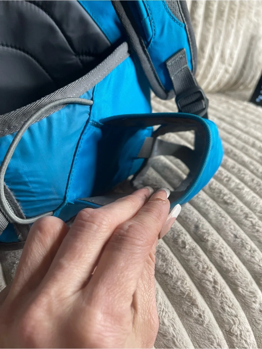 Columbia Titanium Hiking Backpack Blue Gray Wire Frame Day Pack